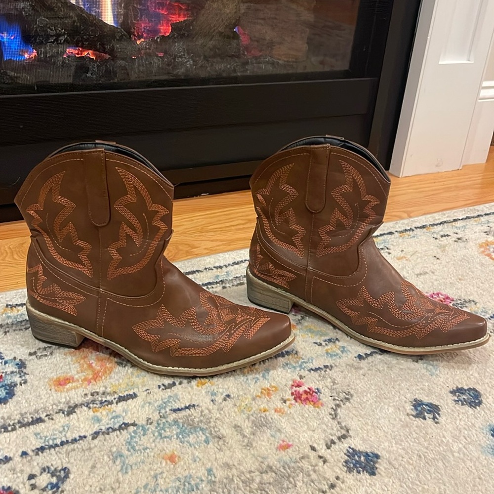 Cowboy Booties - Brown, auburn stitching, short heel